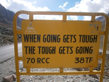 Manali-Leh: road sign